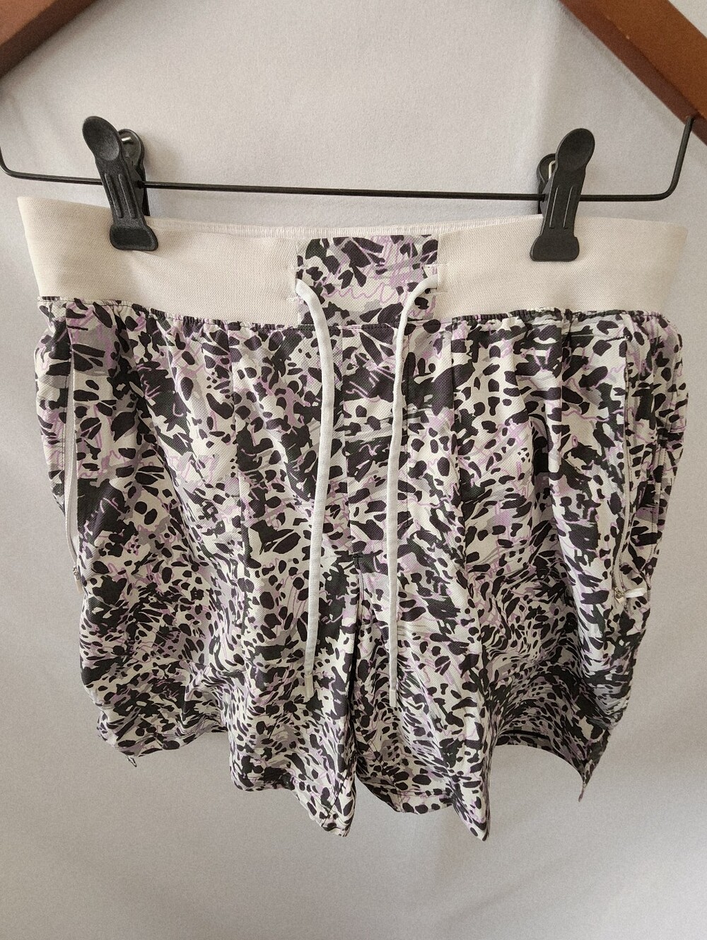 Mens License To Train Lined Shorts. Size Medium